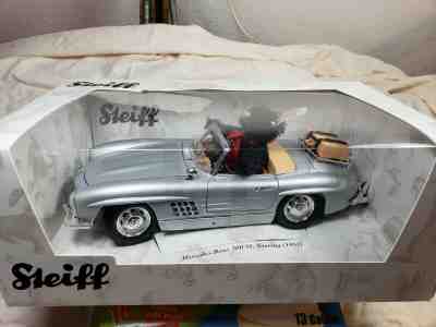 Steiff Teddy Bear in 1957 MERCEDES 300 SL Touring - 681257