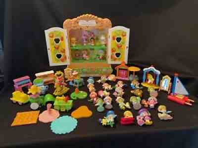 * Lot Vtg Strawberry Shortcake Mini Figures Display Case Furniture Plum Pudding