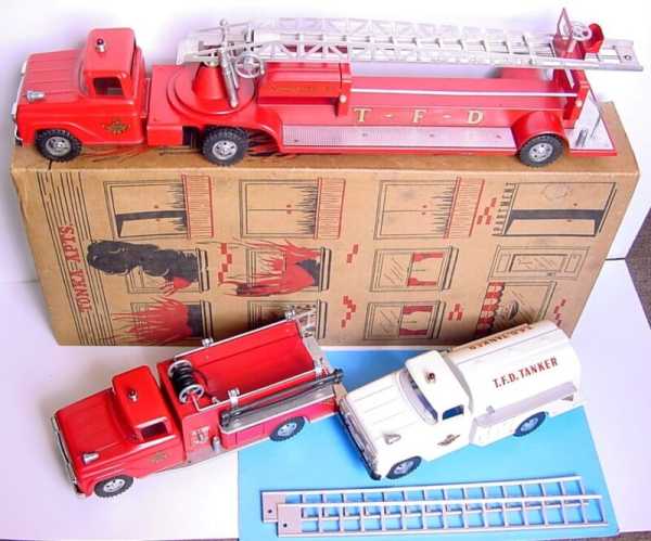 1958 TONKA FIRE DEPARTMENT SET B-213 w LADDER PUMPER TANKER TRUCKS & APTS. BOX!