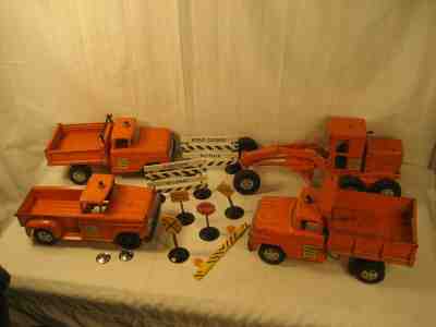 VINTAGE TONKA STATE HI-WAY DEPT. 4 TRUCK SET WITH METAL SIGNS "LOOK"  
