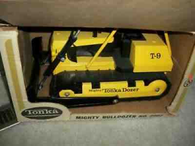 tonka mighty t9 dozer first year with box original toy and box.