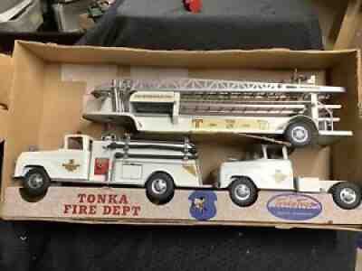 Vintage 1959 White Tonka Hydraulic Aerial Ladder Fire Truck Set With Pumper Box