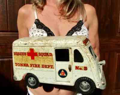 Vtg 1956-1957 Tonka Rescue Squad Civil Defense Fire Dept. No.5 Pressed Steel Van