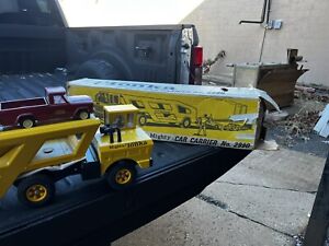 Vintage Mighty Tonka Car carrier 1967 w 3 Cherokee very good condition #2990 BOX