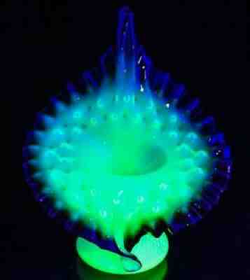 RARE ANTIQUE URANIUM VASELINE & OX BLOOD ART GLASS JACK IN THE PULPIT VASE GLOWS