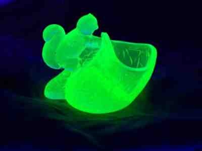 VASELINE URANIUM GLOW UV SQUIRREL ON STUMP ID 147299
