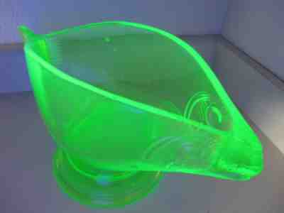 NEON FISH bowl vtg uranium art glass vaseline aquarium giant clam black light