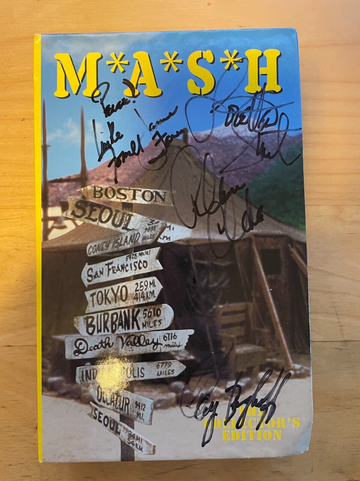 MASH VHS - SIGNED BY 5 CAST MEMBERS - ALAN ALDA, GARY BURGHOFF, LORETTA SWIT