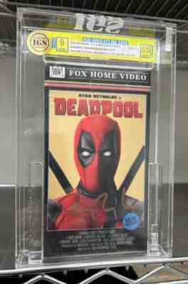 Deadpool VHS SDCC 2016 Exclusive 1/100 Signed by Ryan Reynolds Sealed IGS 9 8.5