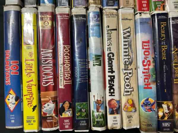 Disney movies vhs LOT of 46 most are Disney