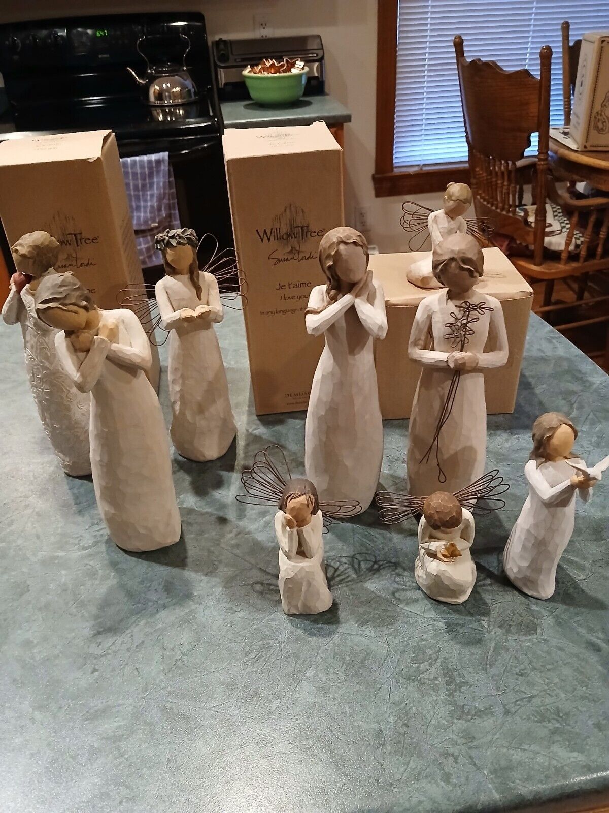 Lot of 11 WILLOW TREE Figurines Collection