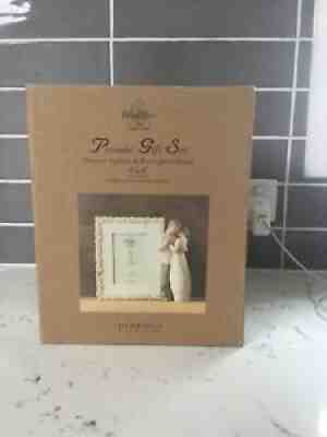Willow Tree Promise Gift Set - Promise Figurine & Roses Photo Frame