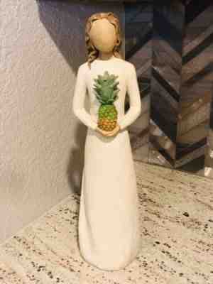 Willow Tree Hearth and Home Figure Woman with Pineapple by Susan Lordi 15"