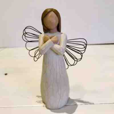 MANDA LOT OF 2 Willow Tree Sign of Love Angel Susan & Nina Ricci Perfume Set