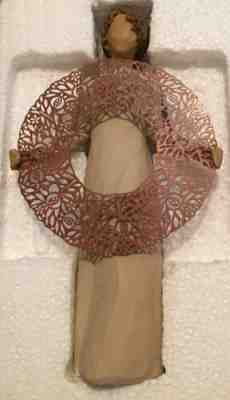 Welcome Here, Willow Tree Figurine Demdaco 2010 Lordi 9â? Woman Metal Wreath