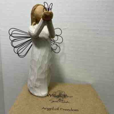 Willow Tree Angel of Freedom with Butterfly Allowing Dreams to Soar NMIB 2008