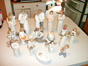 LOT OF 17 WILLOW TREE DEMDACO SUSAN LORDI FIGURINES FIGURES LQQK! LOT 1
