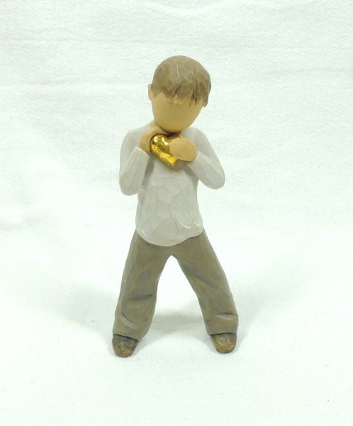 Willow Tree Boy with Heart of Gold Susan Lordi 2004 DEMDACO Figurine 26142