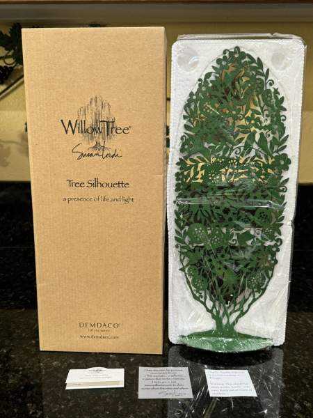 Willow Tree Demdaco 14" Tall Green Metal Tree Silhouette Stand Backdrop - NEW