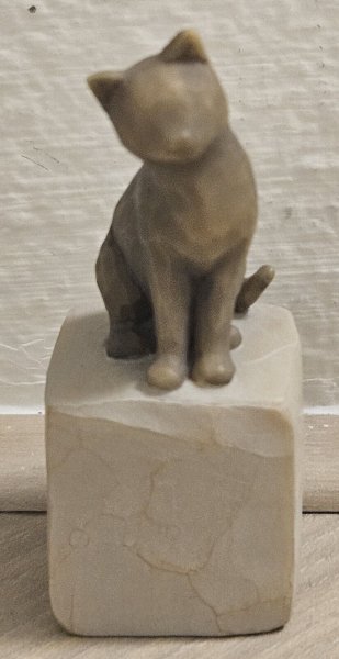 Willow Tree Love My Cat (Dark), Sculpted Hand-Painted Figure Decoration Kitten