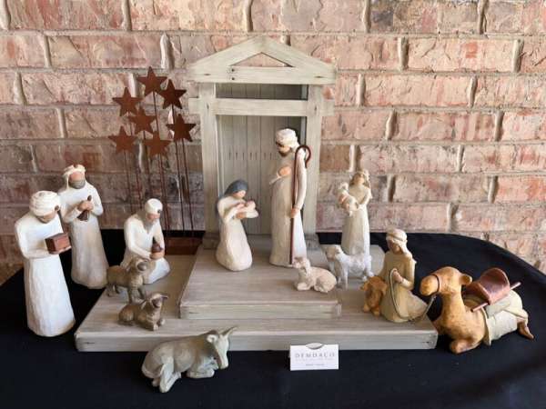 WILLOW TREE Nativity Set - Creche, Metal Star, Three Wise Men, Sheperd    15 pcs