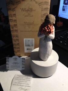 2012 Susan Lordi Surrounded by Love Musical Let Me Call You Sweetheart Figurine
