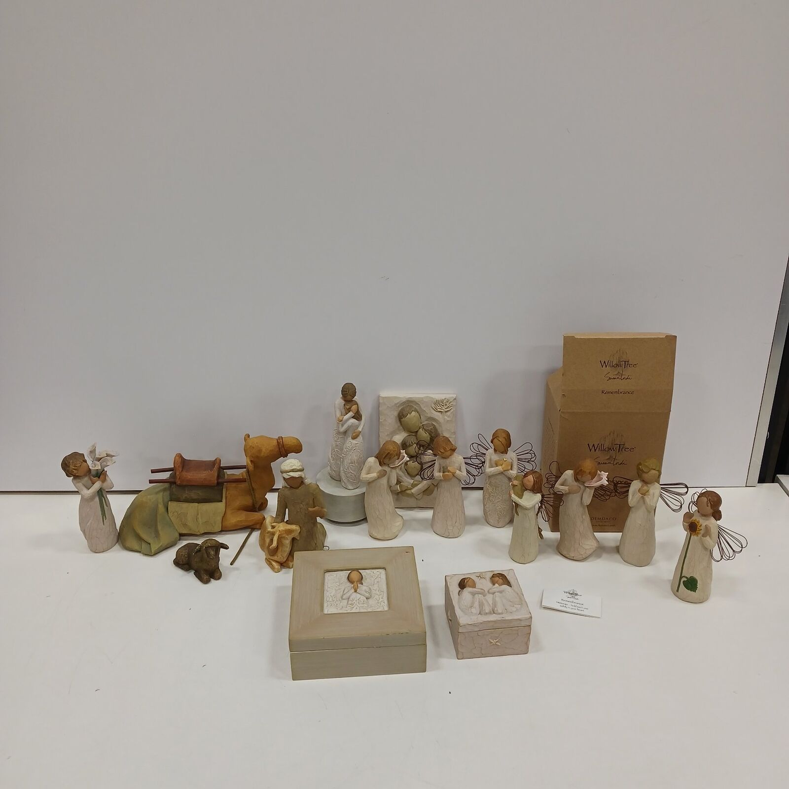 15pc Bundle of Assorted Willow Tree Figurines