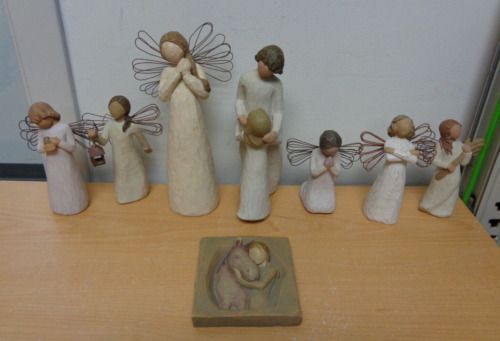 Lot Of 8 Willow Tree Figurines & wall plaque