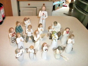 LOT OF 16 WILLOW TREE DEMDACO SUSAN LORDI FIGURINES FIGURES LQQK! LOT 4