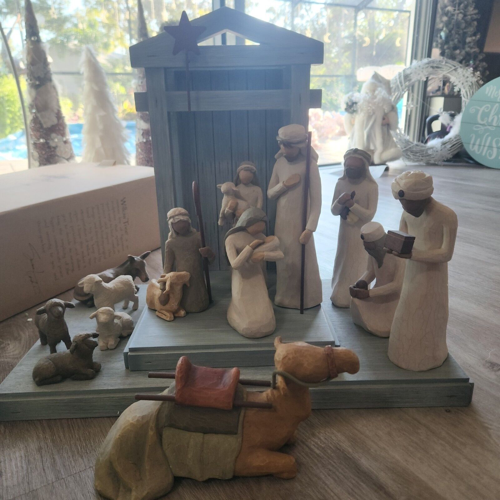 Willow tree nativity scene set 14 pc with original boxes AND wood MANGER
