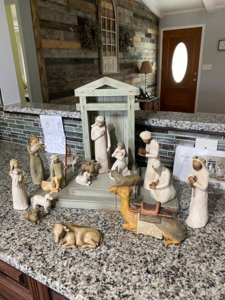 Willow Tree Nativity Set Creche 16 Pieces + the Creche very good condition