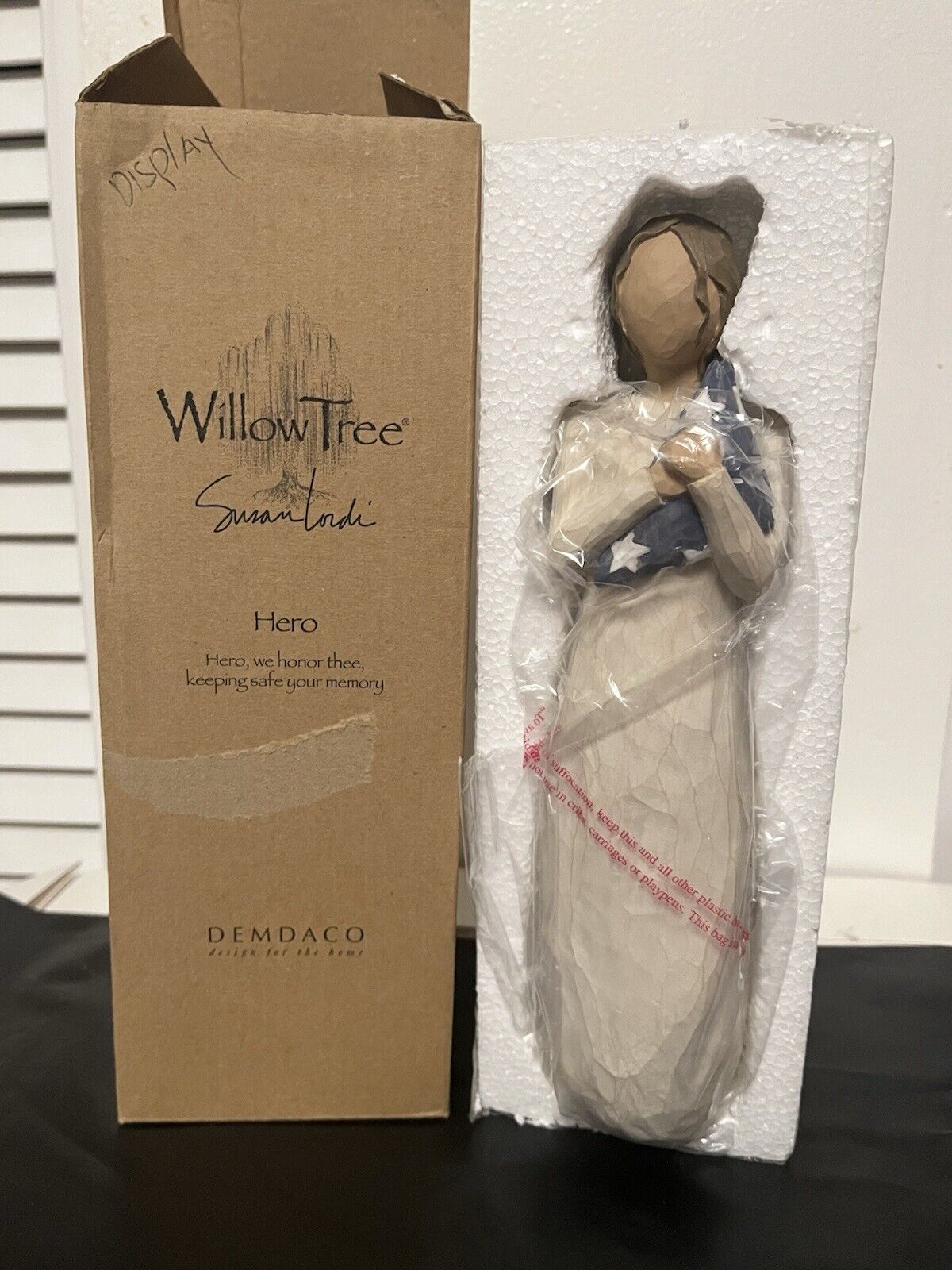 Willow Tree Hero 2004 Figurine Woman with Folded Flag Patriotic Memorial W/box