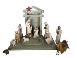 Willow Tree Nativity Scene with figures - 17 pieces w Creche