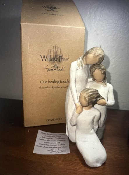 Willow Tree "Our Healing Touch" Figurine 28041
