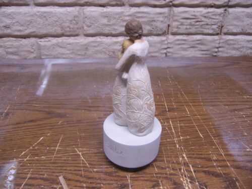 CLOSE TO ME MUSICAL BOX SCULPTURE HAND PAINTED WILLOW TREE SUSAN LORDI