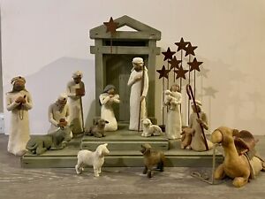 Willow Tree 27996 Sculpted Hand-Painted Deluxe Nativity Set w/Manger - 14 Piece
