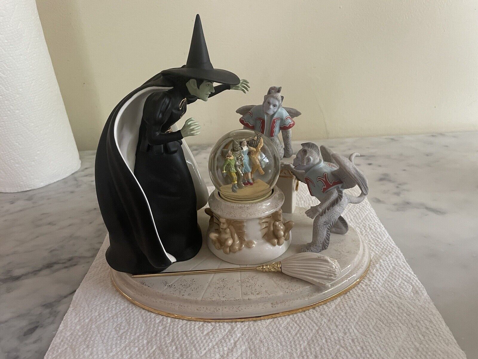 Lenox Wizard Oz EVIL SPELL IS CAST MUSIC GLOBE WICKED WITCH WEST FLYING MONKEYS