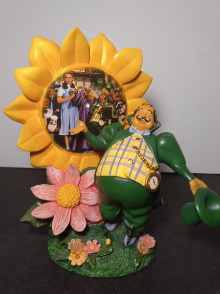 RARE BRADFORD EXCHANGE Wizard of Oz MUNCKINLAND MAYOR MUNCHKIN Figurine WELCOME