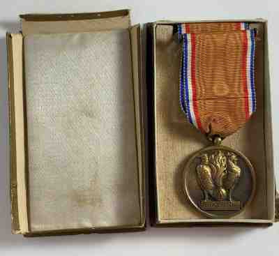 WWI Named American Field service medal w/original box -ribbons