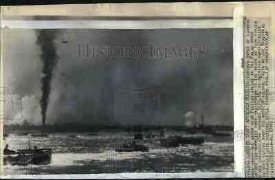 1944 Press Photo WWII ships with men & supplies near Peleliu Island, Palau