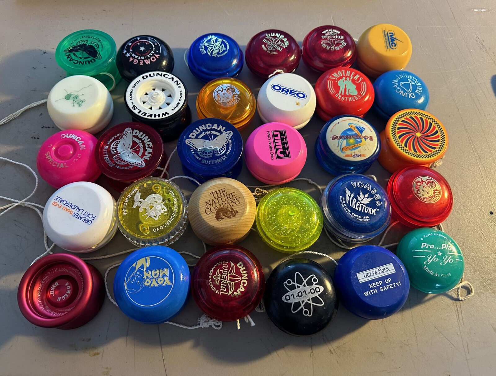 32 Vintage, Modern & Collectable Yo Yo Lot!  NO RESERVE!!