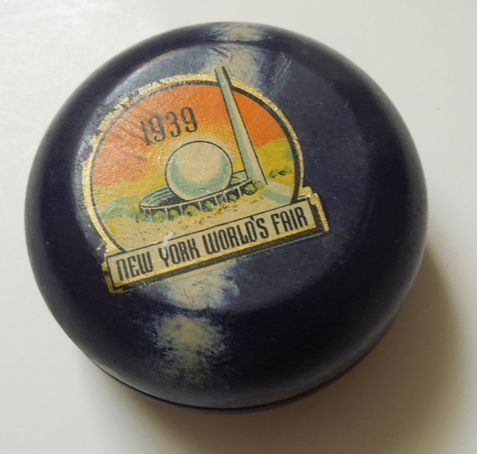 1939 NEW YORK WORLD'S FAIR  Souvenir Wooden Yo-Yo 