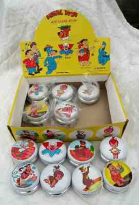 Vintage Hong Kong Metal Yo yo lot of 13 w/display Yogi bear Flintstones Bozo NOS