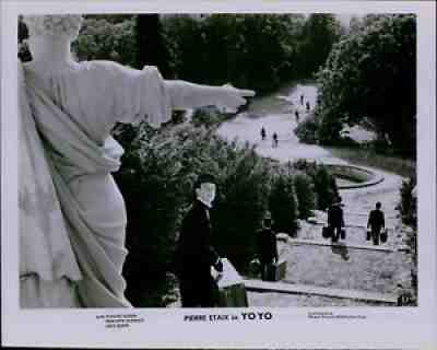 GA56 '65 Original Photo PIERRE ETAIX Yo Yo Men Carrying Suitcases Luggage Statue