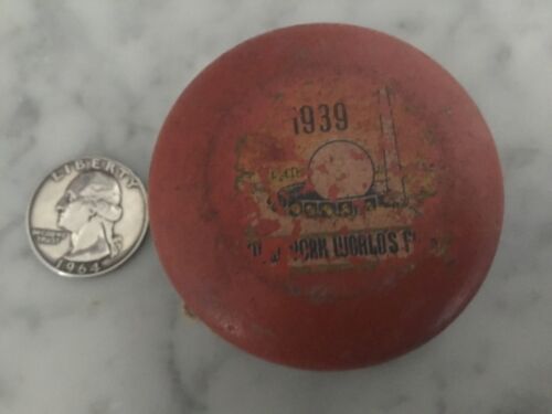 ANTIQUE YO YO 1939 WORLD’S FAIR 2 TONE TOYS WOODEN PAINTED SMALL YO-YO RARE VTG