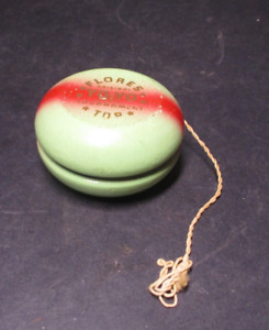 ORIGINAL FLORES WOODEN YO-YO  GREEN & RED New old Stock  B21C PP